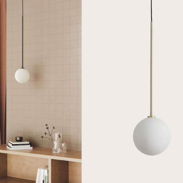 BALL beltéri függőlámpa enteriőrben a Bazzikoshop kínálatában, Aromas del Campo, fekete kivitelben csempézett fal előtt