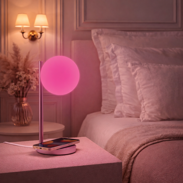 Lexon BUBBLE LAMP LED beltéri asztali lámpa háloszobai enteriőrben, rózsaszín fénnyel