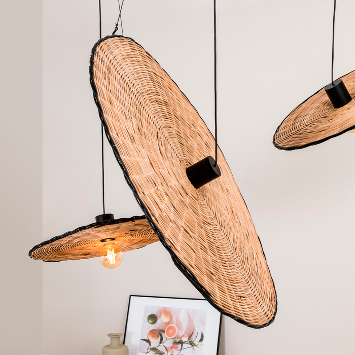 COSTAS 1000 beltéri függőlámpák csoportosan a Bazzikoshop kínálatában, Faro Barcelona, rattan szövés közelről
