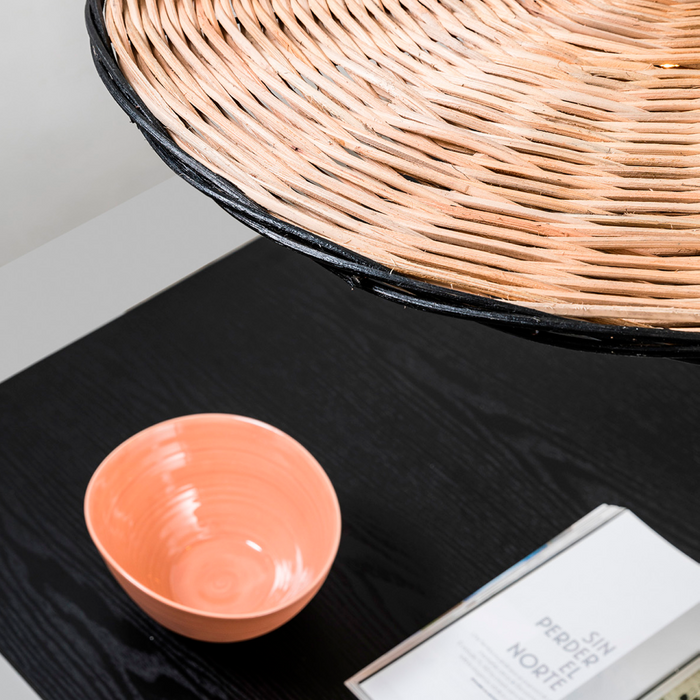 COSTAS 600 beltéri függőlámpa búrájának közelije a Bazzikoshop kínálatában, Faro Barcelona, rattan szövéssel