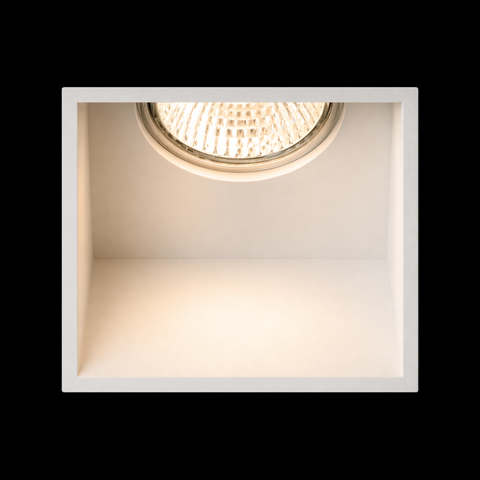 DAG SQ frameless süllyesztett mennyezeti lámpa a Bazzikoshop kínálatában, Rendl Light, bekapcsolt állapotban sötét háttér előtt
