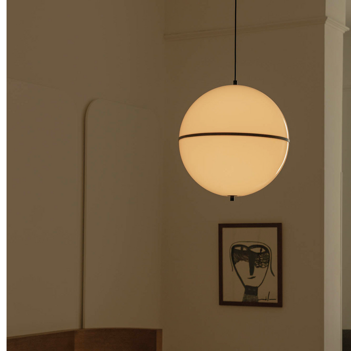DOME M beltéri függőlámpa a Bazzikoshop kínálatában, Faro Barcelona, folyosón esti hangulatban