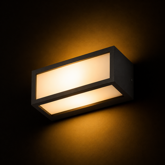 DURANT kültéri fali lámpa a Bazzikoshop kínálatában, Rendl Light, bekapcsolt állapotban