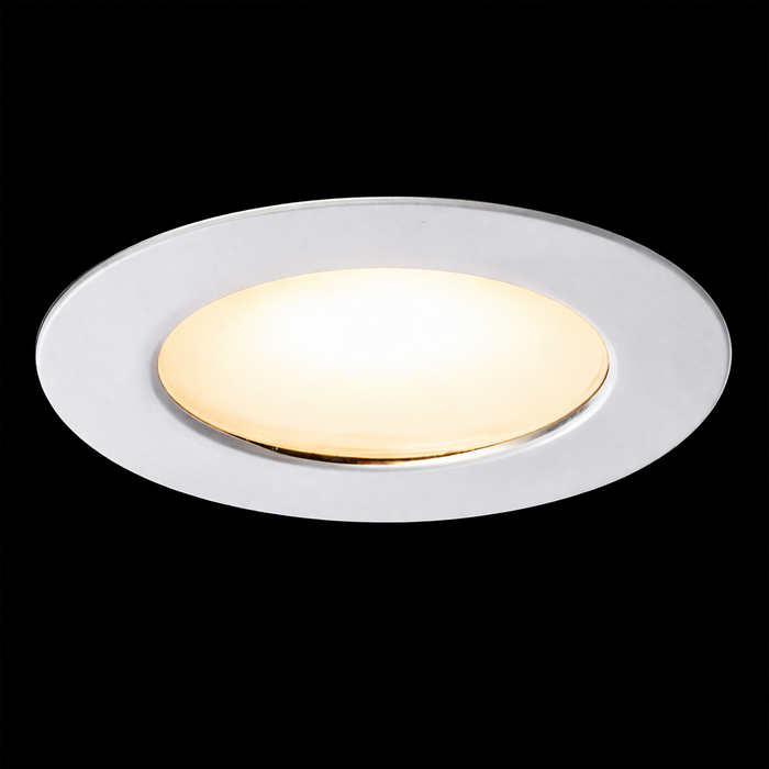 INEZ R recessed mini mennyezeti lámpa a Bazzikoshop kínálatában, Rendl Light, bekapcsolt állapotban sötét háttér előtt