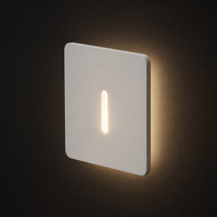 IRIA SQ LED négyzet alakú recessed spotlámpa a Bazzikoshop kínálatában, Rendl Light, bekapcsolt állapotban sötét háttér előtt