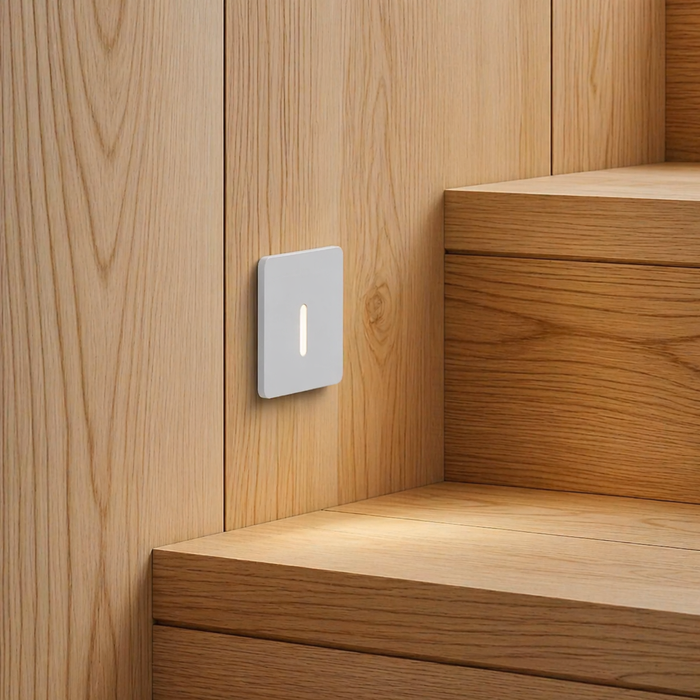 IRIA SQ LED négyzet alakú recessed spotlámpa közeli felvételen a Bazzikoshop kínálatában, Rendl Light