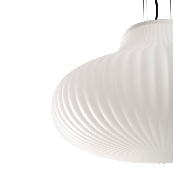 ISABELLE 500 beltéri függőlámpa búrájának közelije a Bazzikoshop kínálatában, Faro Barcelona, bordázott felülettel