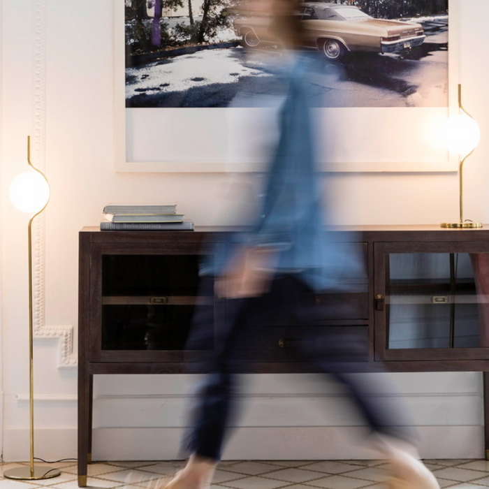 LE VITA design hangulat állólámpa enteriőrben a Bazzikoshop kínálatában, Faro Barcelona