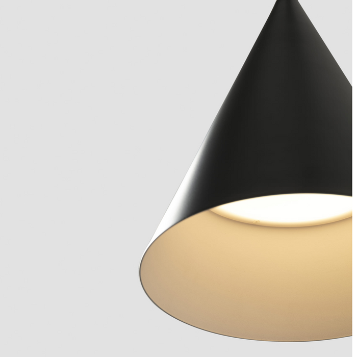 LINA minimalista LED függőlámpa részlete a Bazzikoshop kínálatában, Faro Barcelona, fekete kivitelben közelről