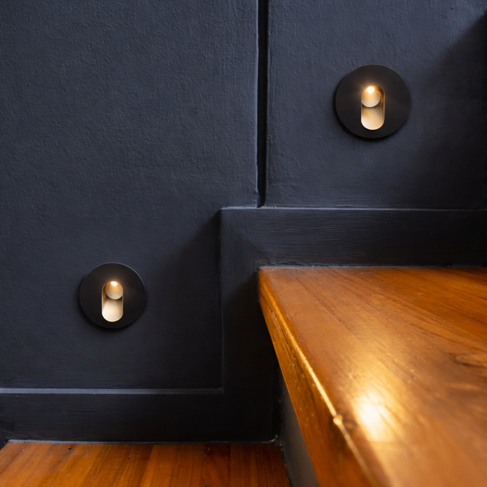 MEMPHIS R LED recessed fali orientációs lámpa lépcsőházi enteriőrben a Bazzikoshop kínálatában, Rendl Light