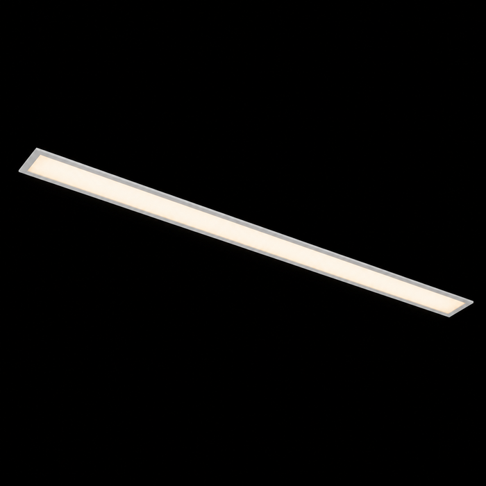 PESANTE 90 süllyesztett lineáris LED mennyezeti lámpa a Bazzikoshop kínálatában, Rendl Light, bekapcsolt állapotban sötét háttér előtt