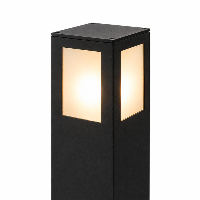 PONDER 65 kültéri pollerlámpa közeli felvételen a Bazzikoshop kínálatában, Rendl Light