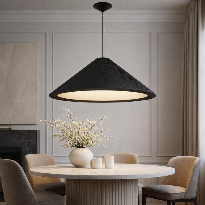 SAIGON IN 1300 függőlámpa a Bazzikoshop kínálatában, Faro Barcelona, fekete kivitelben étkezőasztal fölött
