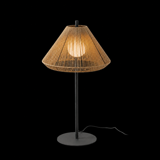 SAIGON OUT C70 kültéri 1 m állólámpa a Bazzikoshop kínálatában, Faro Barcelona, bekapcsolt állapotban sötét háttér előtt