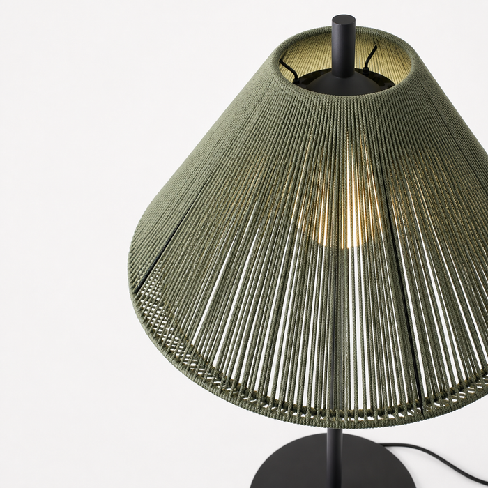 SAIGON OUT C70 kültéri 1 m állólámpa közeli felvételen a Bazzikoshop kínálatában, Faro Barcelona, zöld szövött szerkezet