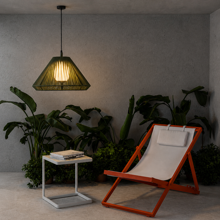 SAIGON OUT C70 kültéri függőlámpa enteriőrben, növények között a Bazzikoshop kínálatában, Faro Barcelona