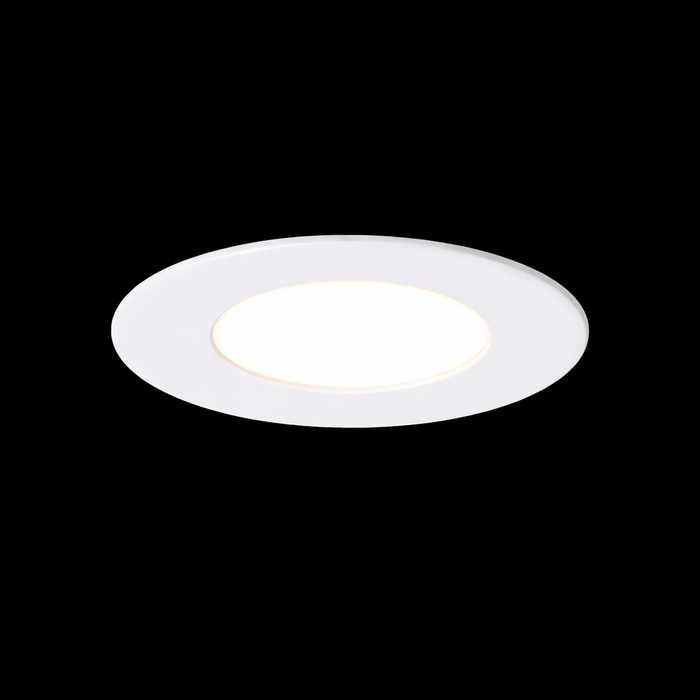 SOCORRO R 85 LED fehér süllyesztett mennyezeti lámpa a Bazzikoshop kínálatában, Rendl Light, bekapcsolt állapotban sötét háttér előtt