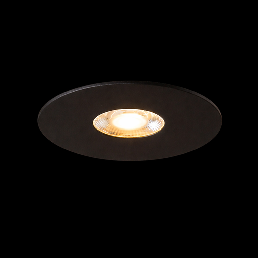 SPRAY 11 LED fekete recessed mennyezeti spotlámpa a Bazzikoshop kínálatában, Rendl Light, bekapcsolt állapotban sötét háttér előtt