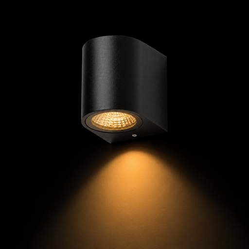 ZACK I kültéri LED fali lámpa a Bazzikoshop kínálatában, Rendl Light, bekapcsolt állapotban sötét háttér előtt